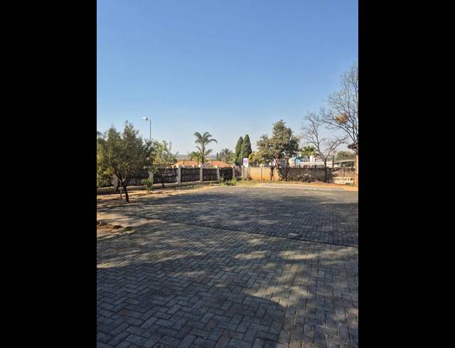 BUSINESS PROPERTY TO RENT IN ELDORAIGNE